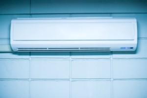 מזגן המחובר בצורה עילית